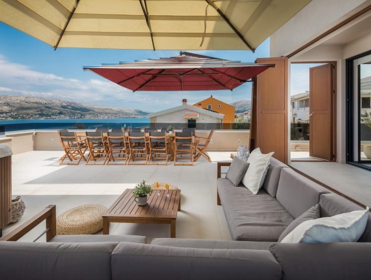 Villa Emma outside patio with seating